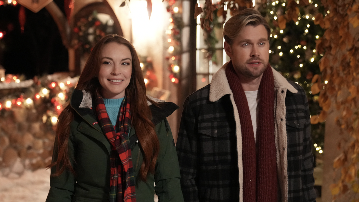 preview for Falling For Christmas - Official Trailer (Netflix)