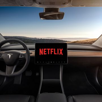 車内でのNetflix視聴が可能になるのか、ビジョンだけが先行するテスラの自動運転