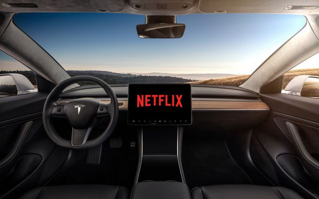 車内でのNetflix視聴が可能になるのか、ビジョンだけが先行するテスラの自動運転