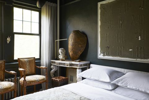 david frazier nyc apartment
bedroom
“we wanted to showcase the
movement in the plaster, so
we had the walls painted in a
satin finish it gives a certain
depth that we wouldn’t have
been able to achieve with a flat
paint” paint studio green,
farrow  ball table vintage,
loft antiques drapes holly
hunt in wisp champagne
fabric chairs vintage