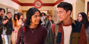 never have i ever l to r maitreyi ramakrishnan as devi, darren barnet as paxton hall yoshida in episode 301 of never have i ever cr courtesy of netflix © 2022