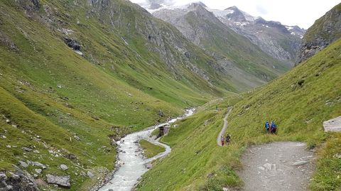 DeClarahtteis een van de oudste alpineverenigingsberg en herdershutten van de regio Venediger en bevindt zich op een van de weinige schapenweiden in Tirol