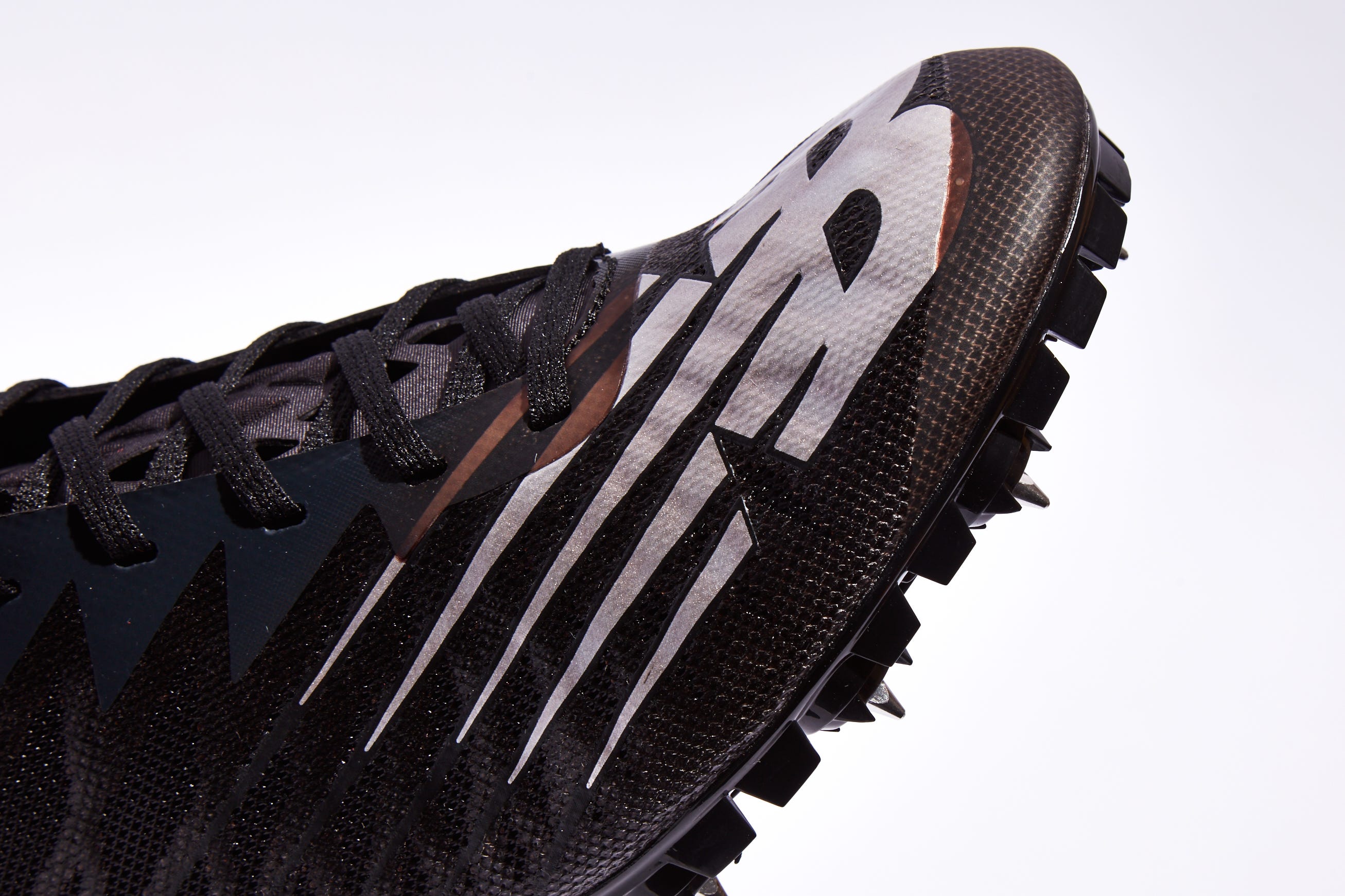White, Black, Footwear, Shoe, Tire, Hiking boot, Synthetic rubber, Automotive tire, Athletic shoe, Cleat, 