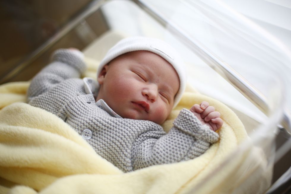 bebé recién nacido en el hospital