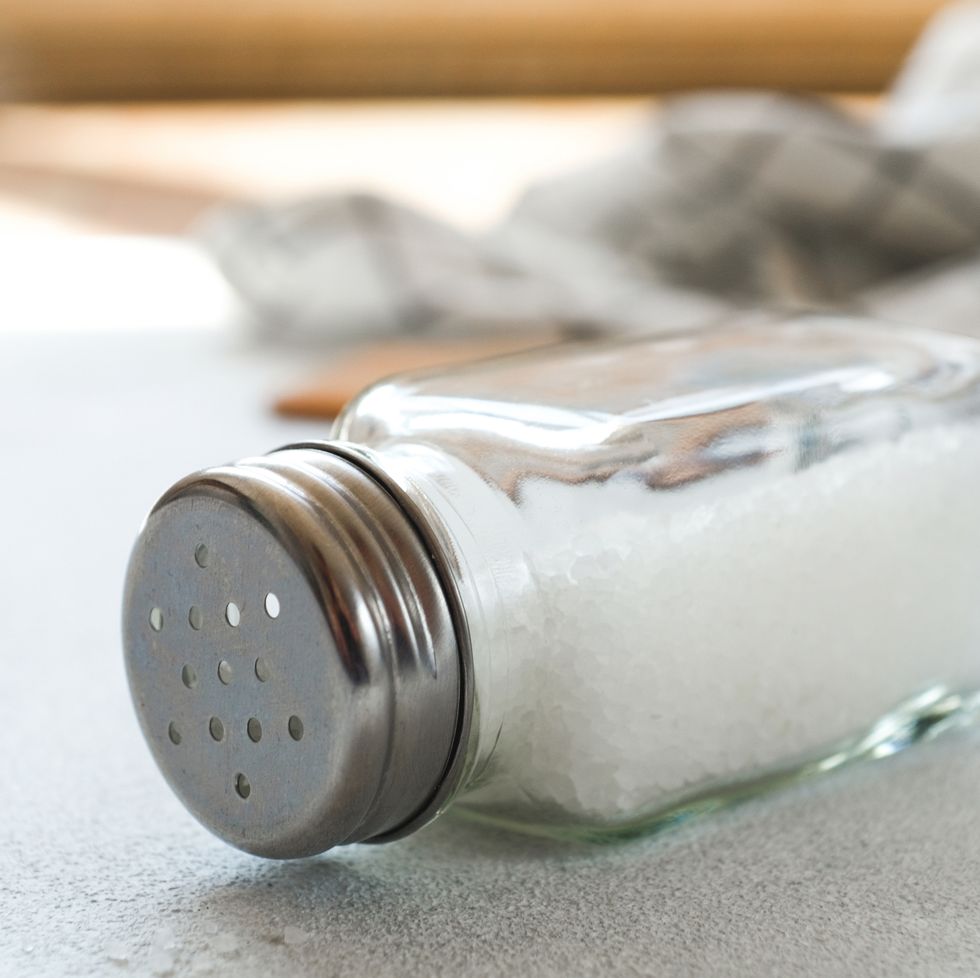 20 st. patrick's day superstitions salt over shoulder