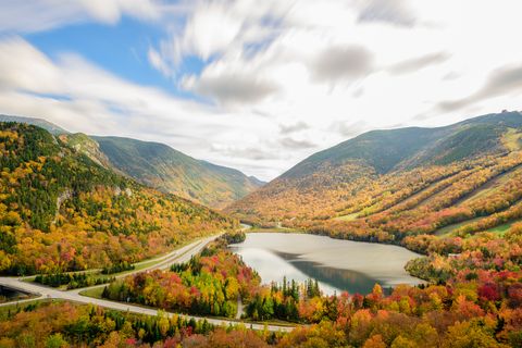 view from artists bluff in franconia notch state park