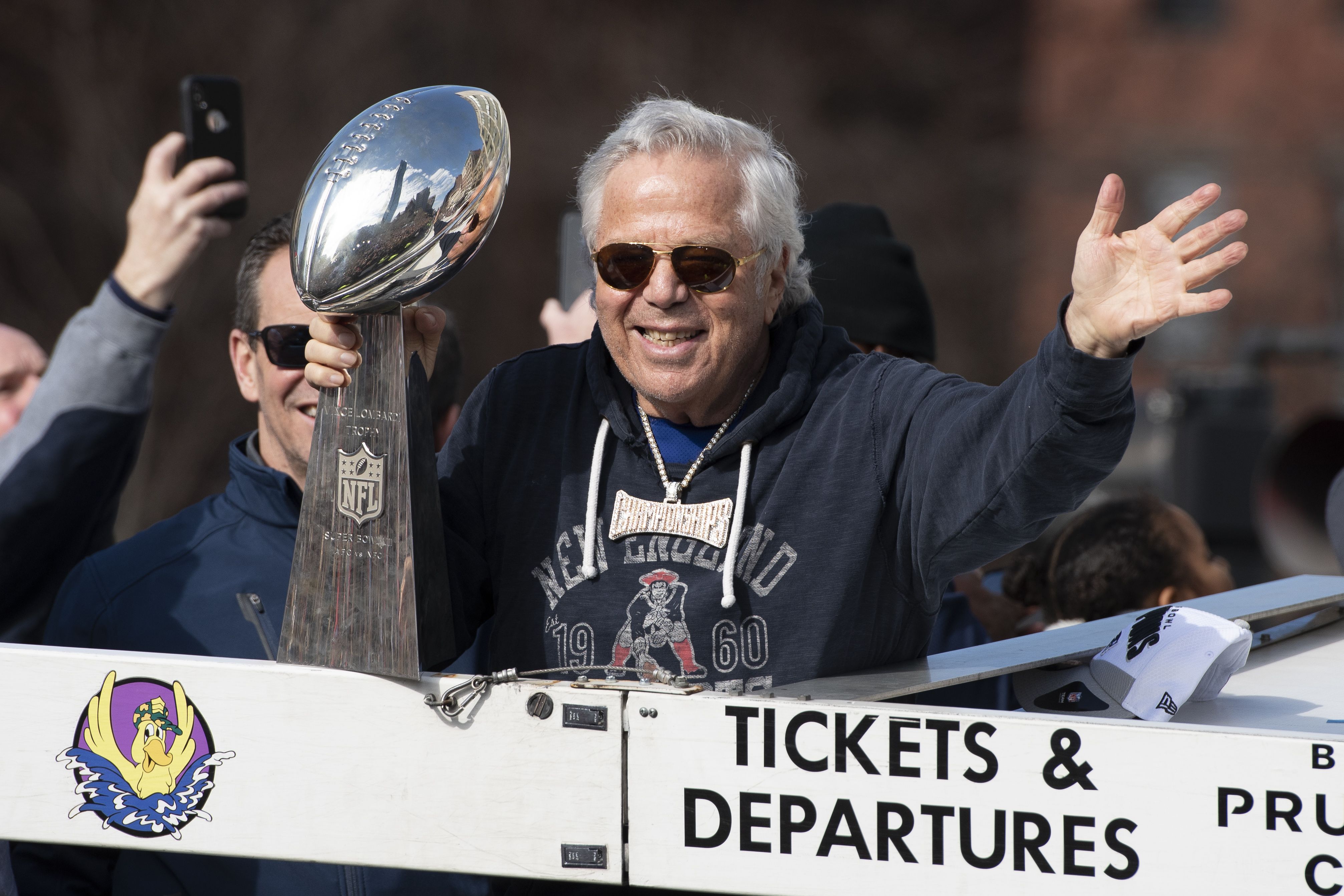 Patriots owner Robert Kraft greets fan who was taunted in stands