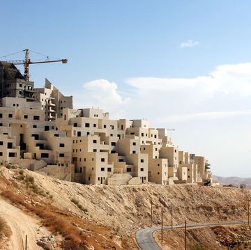 news houses are built in the jewish settlement of ma'ale adumim