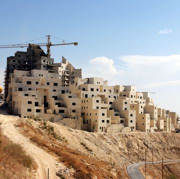 news houses are built in the jewish settlement of ma'ale adumim