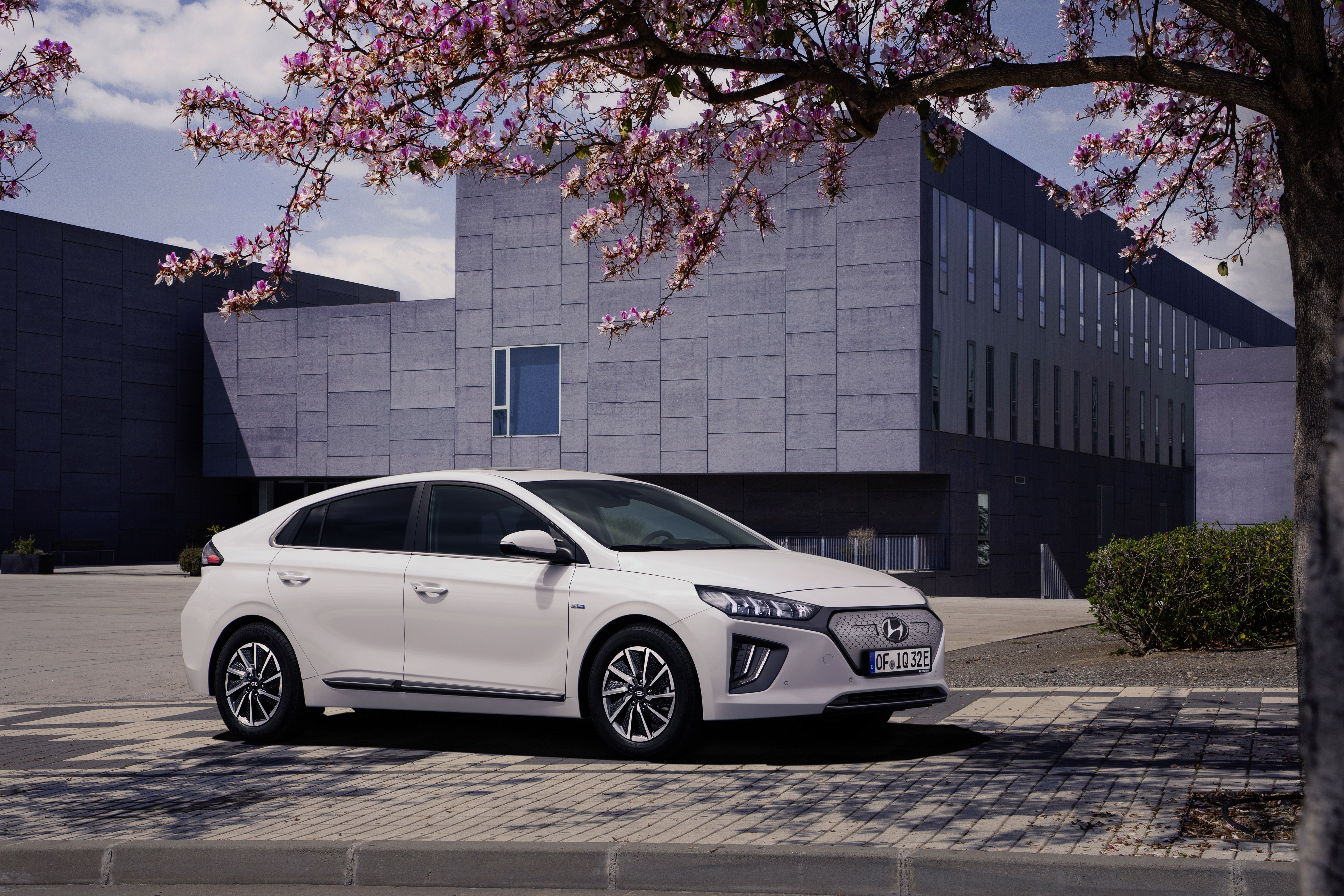 2020 Hyundai Ioniq Hybrid New Styling Big New Screen Bigger Battery