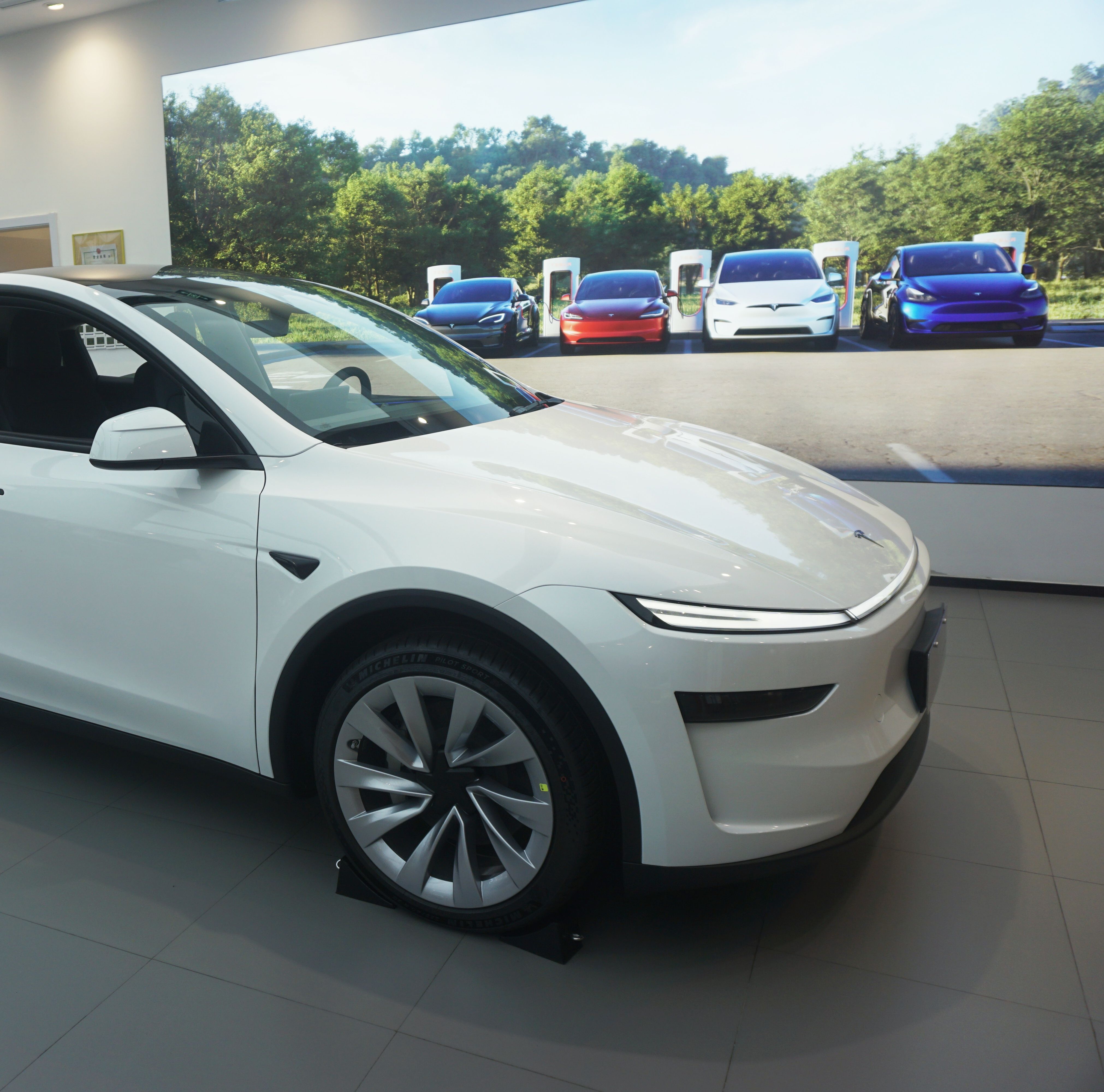 This City Already Seems to Have Enough Robotaxis, but Tesla Is Coming