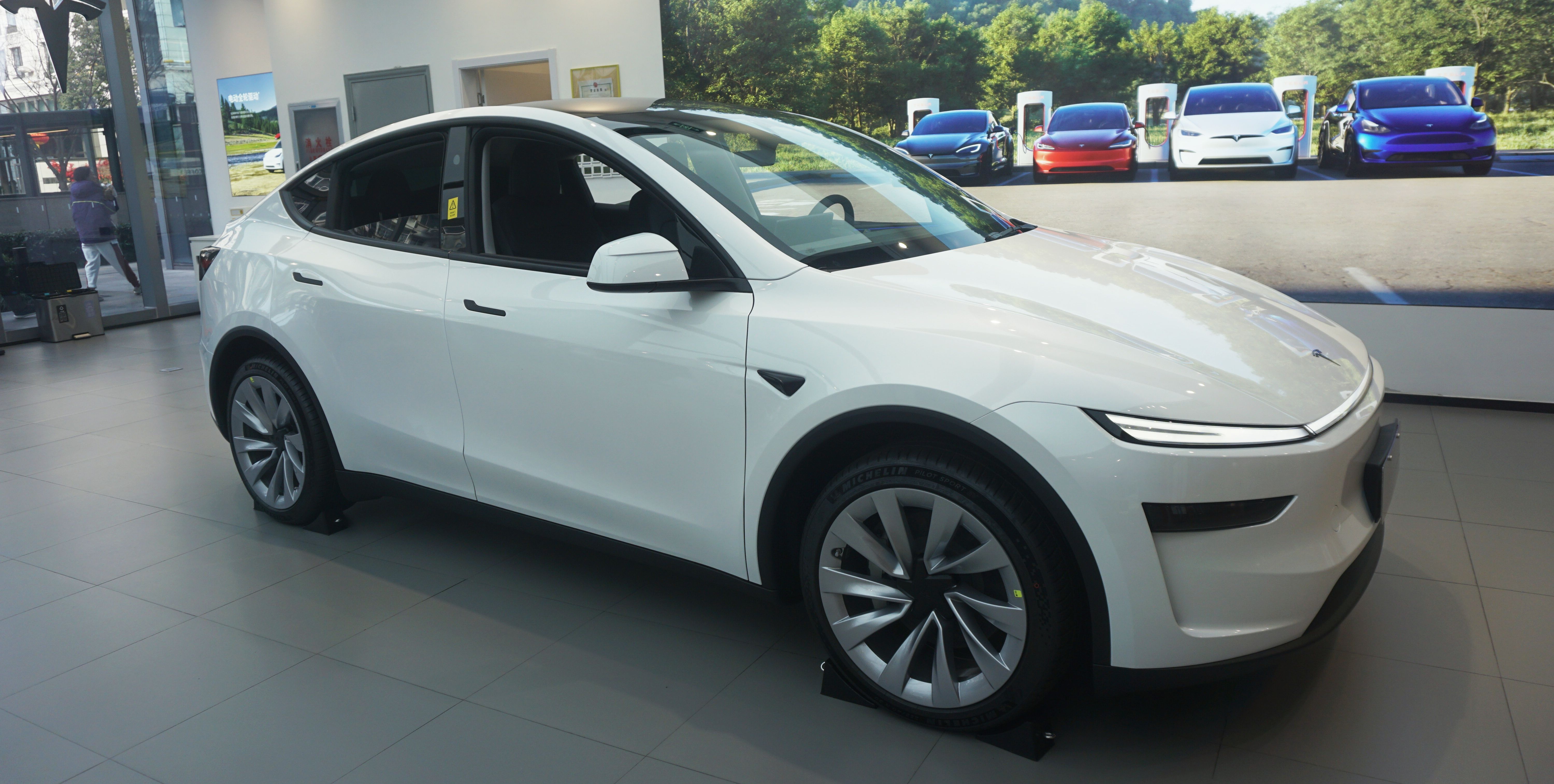 This City Already Seems to Have Enough Robotaxis, but Tesla Is Coming
