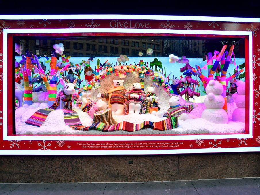Christmas Window Painting - Retail Displays Shop Snow Windows