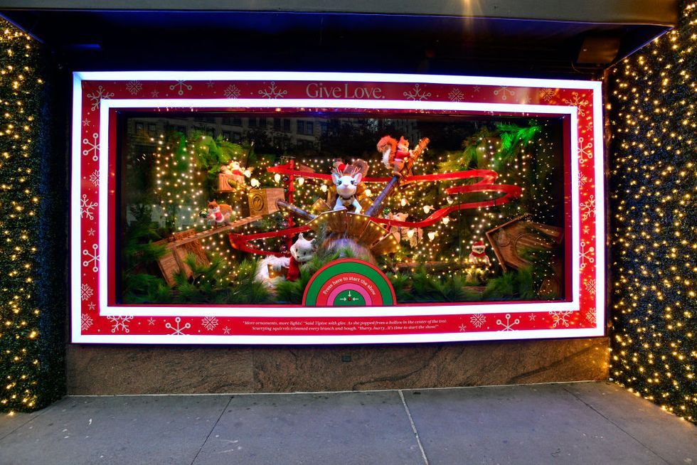 14 Best Christmas Lights and Holiday Window Displays in NYC