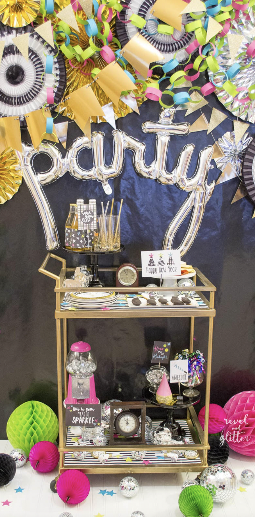 The Shopper's Guide to New Year's Eve Decor Ideas  50th birthday party,  Black gold party, Black and gold balloons