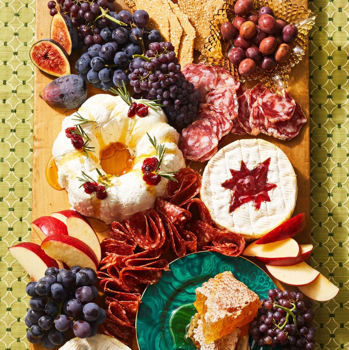 60 Best New Year S Eve Appetizers 2024 NYE Party Appetizers   New Years Eve Appetizers Goat Cheese Wreath 65650139d1a9c 