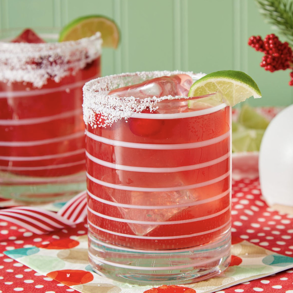 https://hips.hearstapps.com/hmg-prod/images/new-years-eve-drinks-cranberry-margarita-6578afeaac619.png?crop=1xw:1xh;center,top&resize=980:*