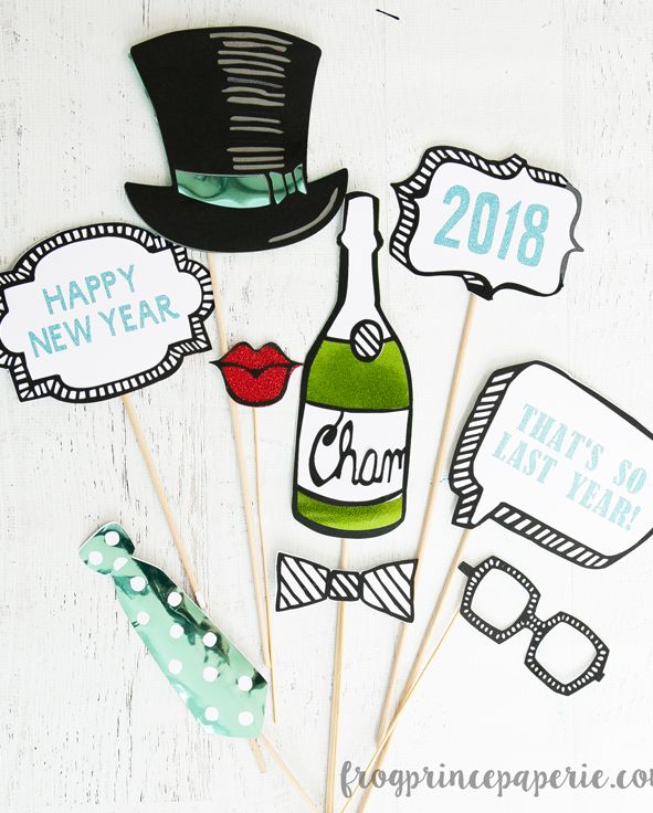 https://hips.hearstapps.com/hmg-prod/images/new-years-eve-party-ideas-photo-props-657cb84263b5a.jpg?crop=0.870xw:1.00xh;0.0967xw,0&resize=980:*