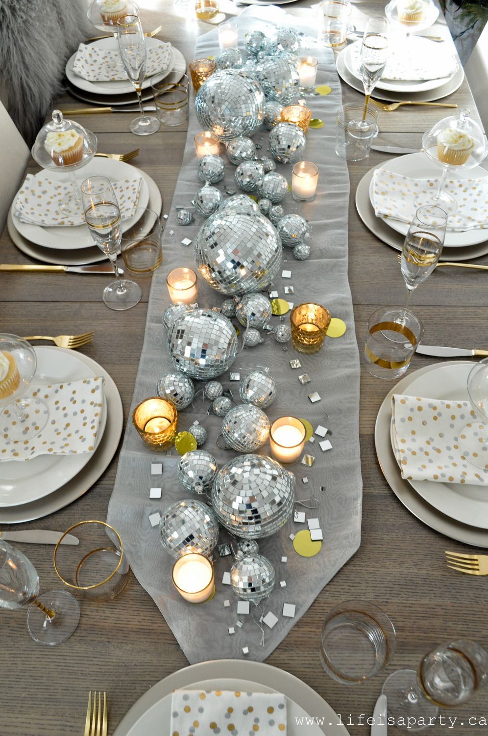 22 New Year's Table Decorations to Add Festive Flair