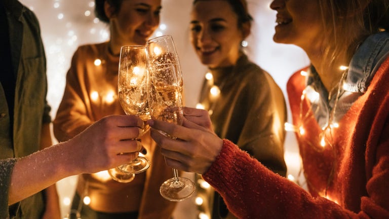 26 Best New Year's Toasts 2022 - Cheers to New Year