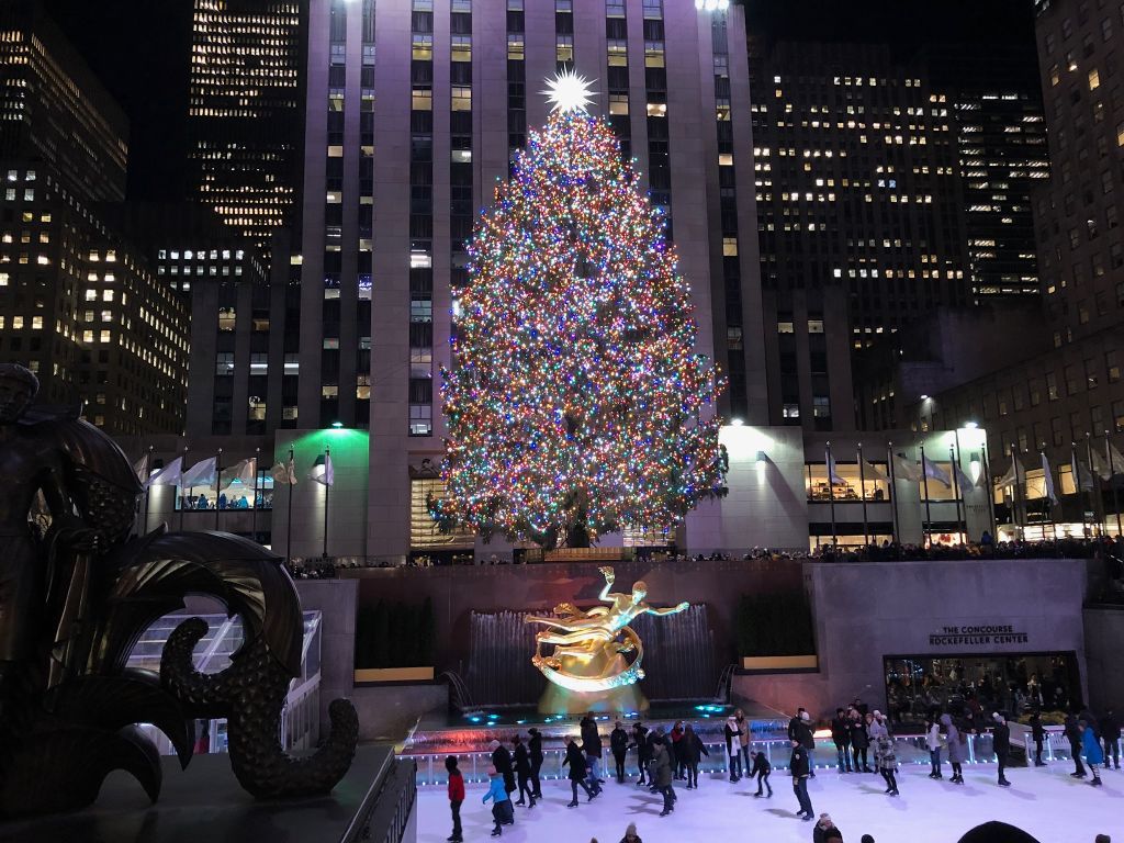 15 Best Christmas Cities in the USA to Visit for the Holidays