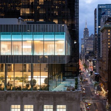 il nuovo cubo in vetro costruito sulla sede storica di tiffany a new york