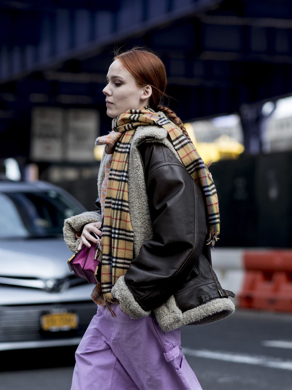 street style new york fashion week, colori moda 2019, come abbinare il viola, come abbinare il lilla, moda colour pastello 2019, come abbinare il viola chiara, come abbinare i colori nell'abbigliamento, come abbinare i colori nell'abbigliamento, look moda 2019