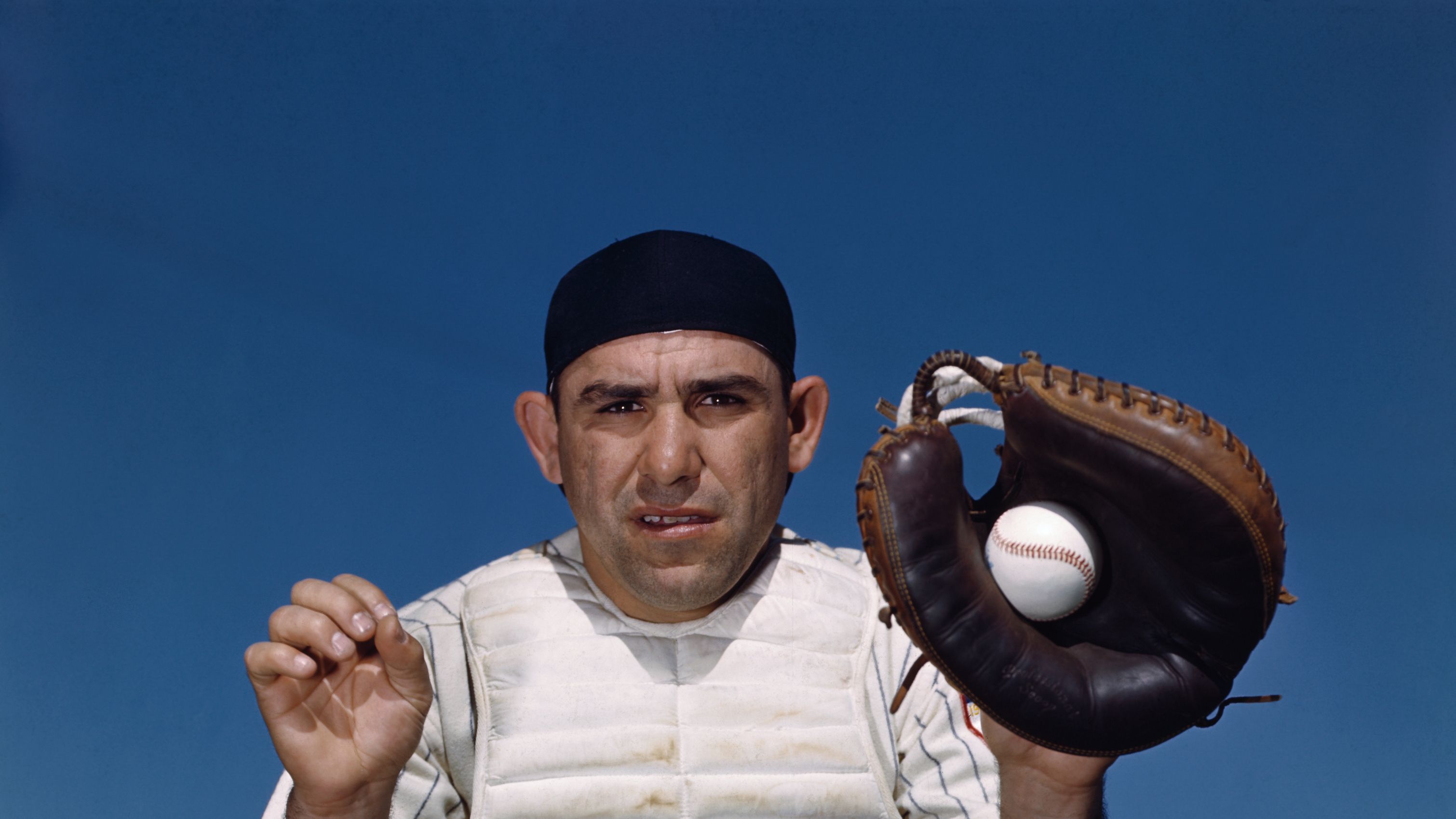 New York Mets manager Yogi Berra stands in between third baseman Joe  News Photo - Getty Images