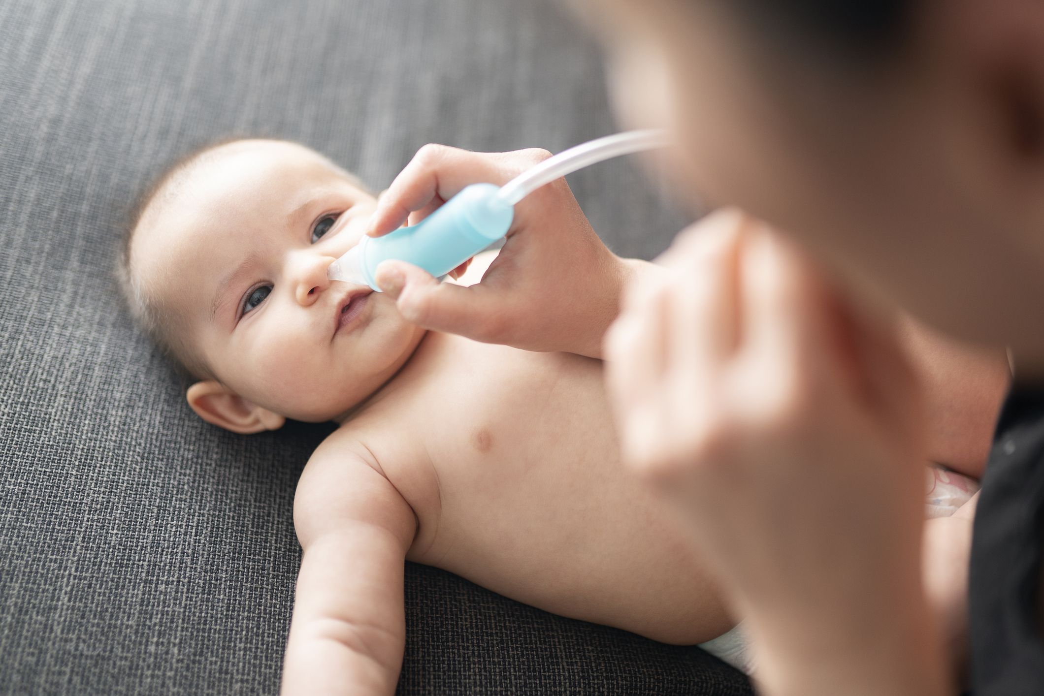 Limpiar los oídos del bebé: cómo debes hacerlo para evitar riesgos
