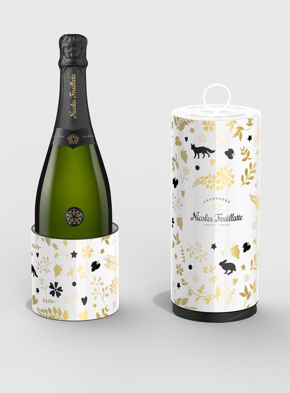 Wine bottle, Bottle, Glass bottle, Wine, Champagne, Drink, Alcoholic beverage, Sparkling wine, Tableware, Label, 