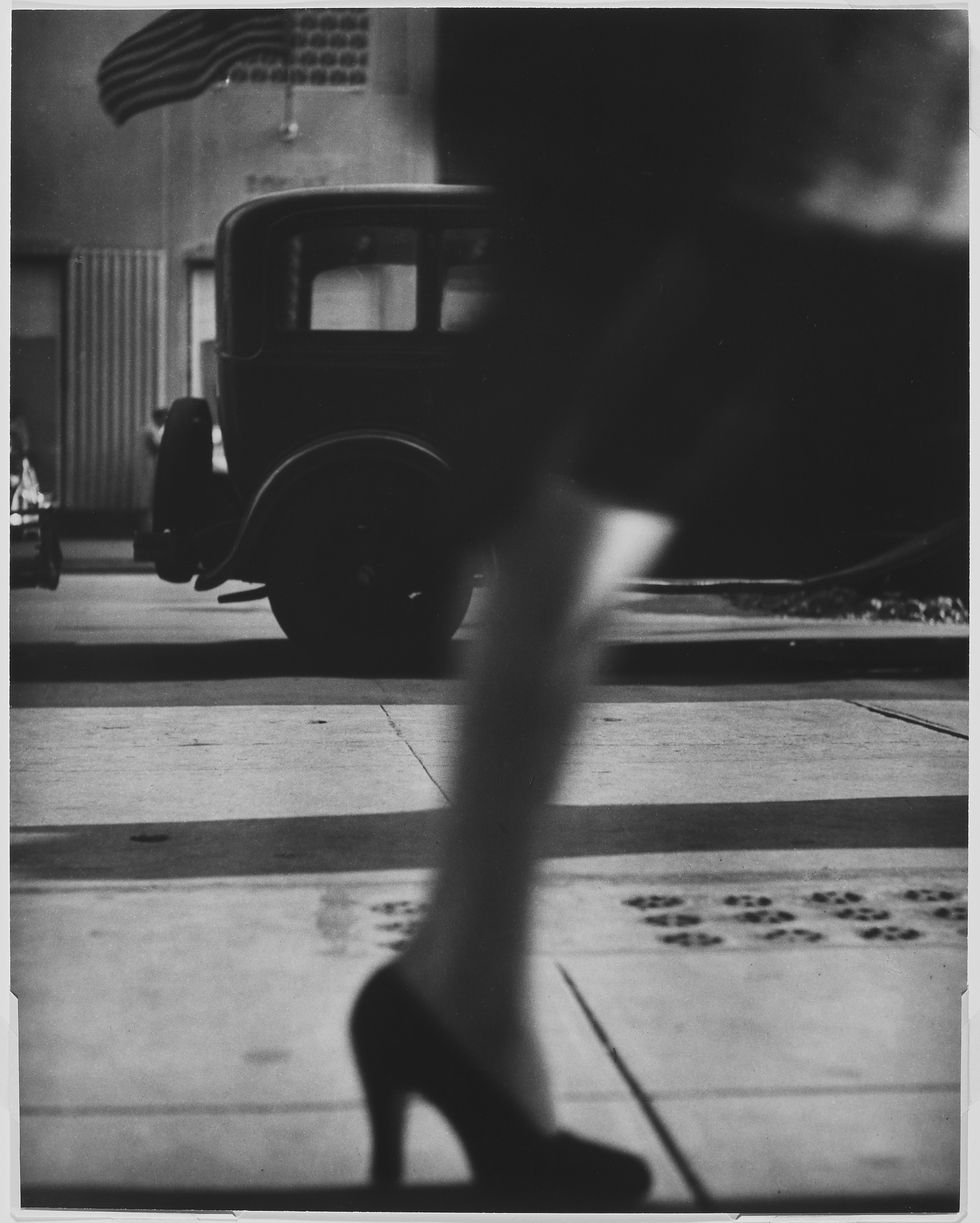 Lisette Model, gambe donna, strada, New York