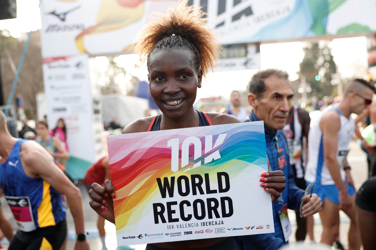 preview for Cheptegei, récord mundial de 10K en Valencia