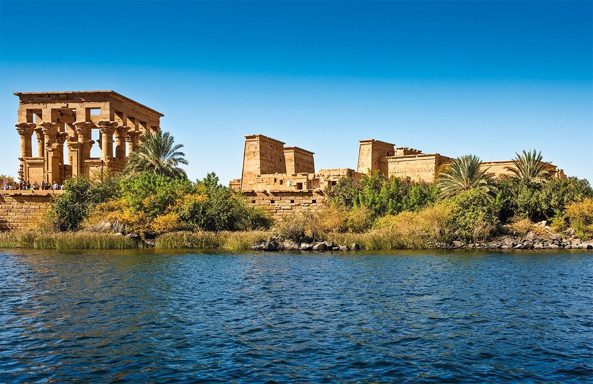 Herodotus was onder de indruk van de seizoensgebonden overstromingen van de Nijl zowel in de delta als in het gedeelte van het gebied waarvan meestal wordt gezegd dat het behoort tot Libie en Arabie Op deze foto is de tempel van Isis in Philae te zien in de buurt van Aswan