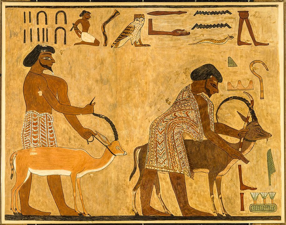 Op deze reconstructie van een schildering uit het graf van Chnoemhotep II in Beni Hassan is rechts een man afgebeeld met de naam Abisharie de Hyksos Hij was de leider van de Amaoe WestAziaten die zich in Egypte hadden gevestigd Aan de kleurrijke gewaden is te zien dat het buitenlanders zijn Egyptenaren droegen wit linnen