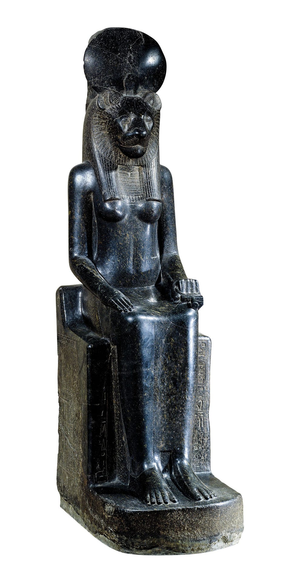 Amenhotep III liet talloze beelden van Sechmet uithouwen de godin van ziekte dood en verderf