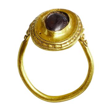 een gouden ring gevonden in jutland merovingen