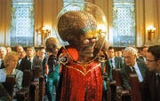 Mars AttacksIn deze parodie op de sciencefictionfilms uit de jaren vijftig leggen moordzuchtige Marsbewoners het af tegen een countryliedje
