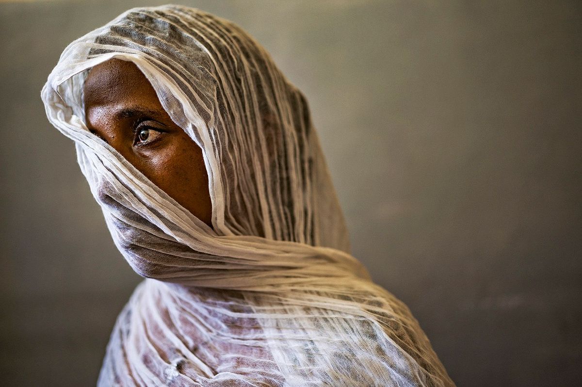 Burgers hebben zwaar te lijden onder de vijandigheden in de Ethiopische deelstaat Tigray Deze vrouw zegt in n week door vijftien Eritrese militairen te zijn verkracht Waar haar kinderen zijn weet ze niet Mijn leven is een hel zegt ze