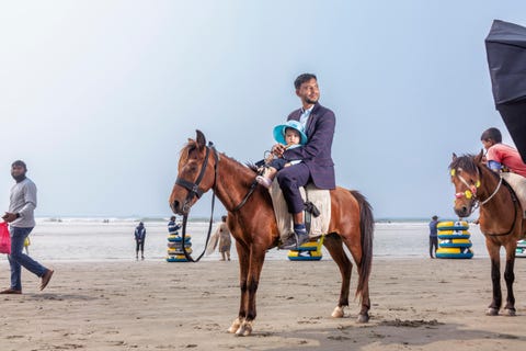 foto's op het strand van cox's bazar in bangladesh