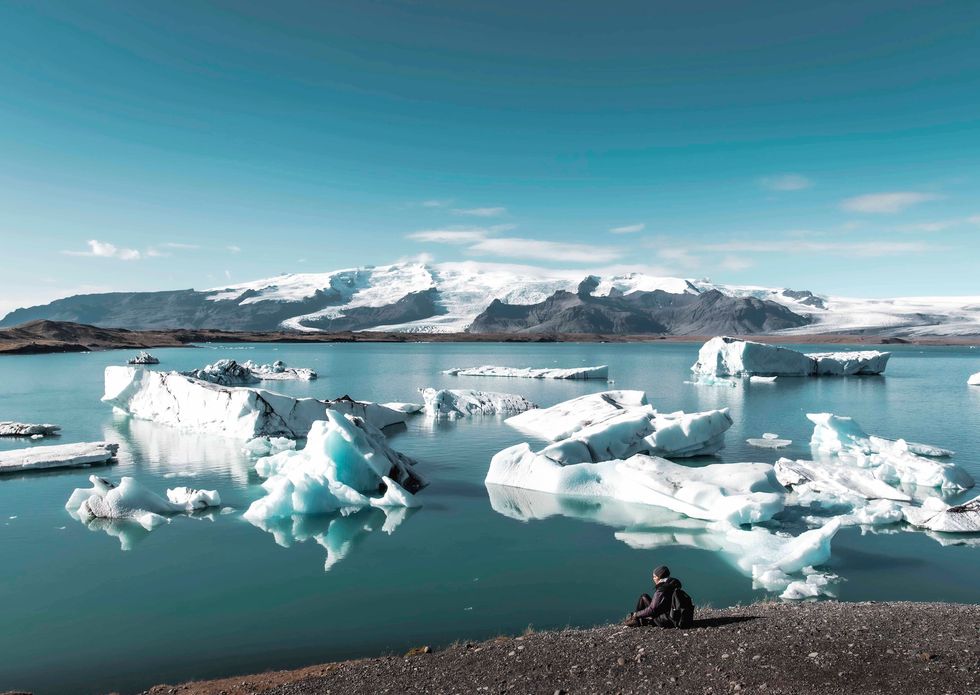 Het gletsjermeer Jkulsrln is zonder twijfel een van de fotogeniekste plekken van heel Suurland Hier kun je zeehonden spotten tussen de ijsschotsen