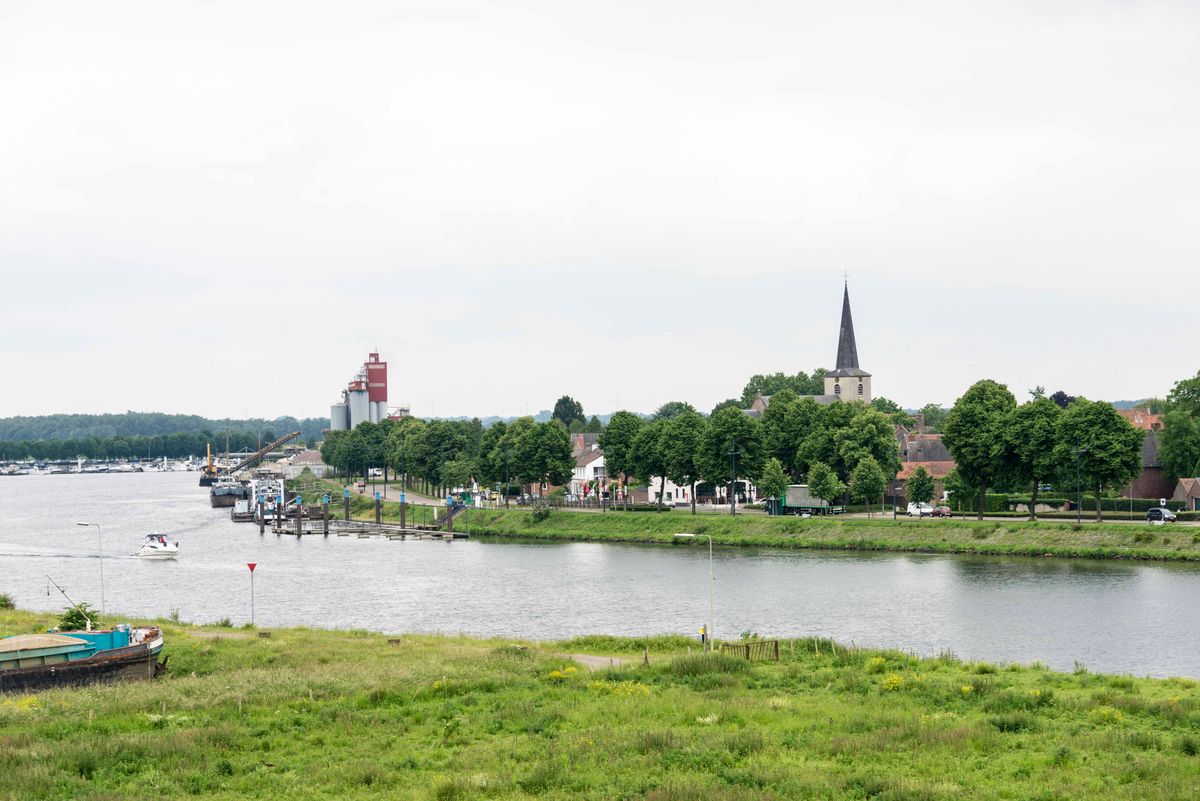 Het dorp Wessem aan derivier de Maas