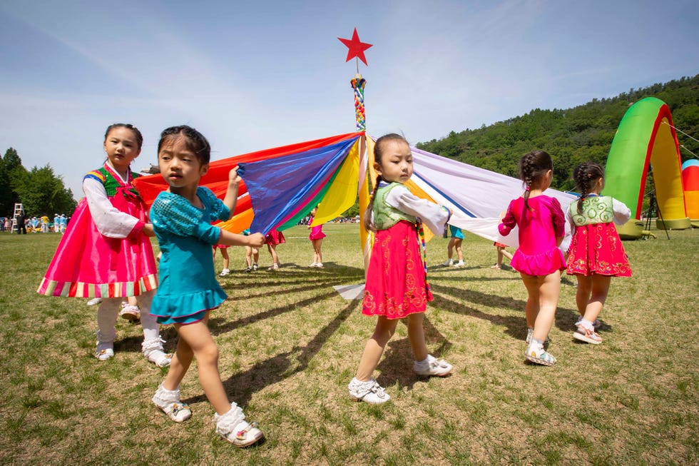 Kinderen vieren Kinderdag in Pyongyang