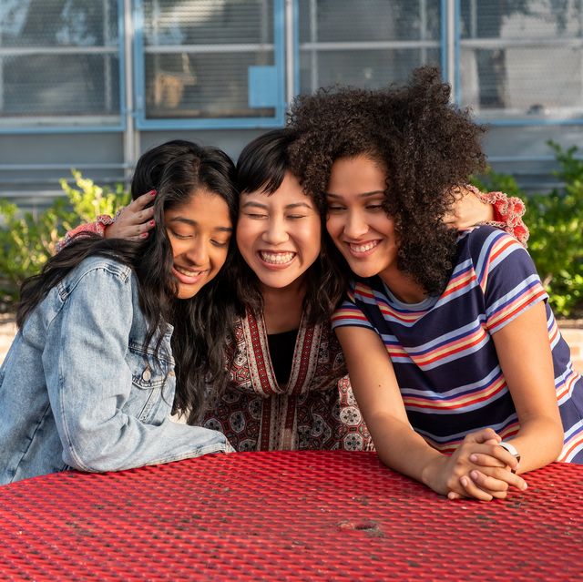 never have i ever l to r maitreyi ramakrishnan as devi vishwakumar, ramona young as eleanor wong, and lee rodriguez as fabiola torres in episode 102 of never have i ever cr lara solankinetflix © 2020