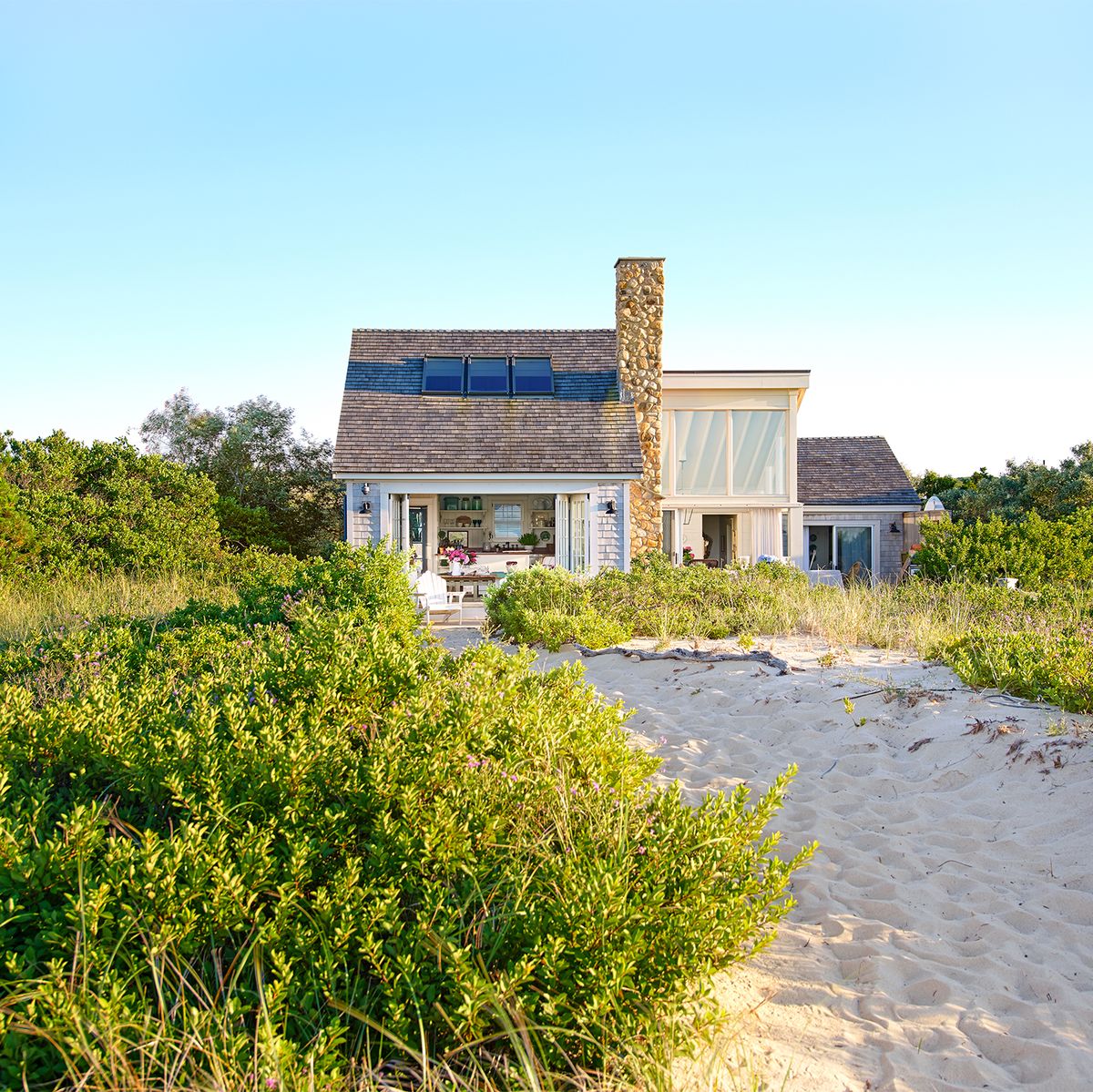 10 Colorful Beach House Decorating Ideas - Martha Vineyard's Beachside House  Tour