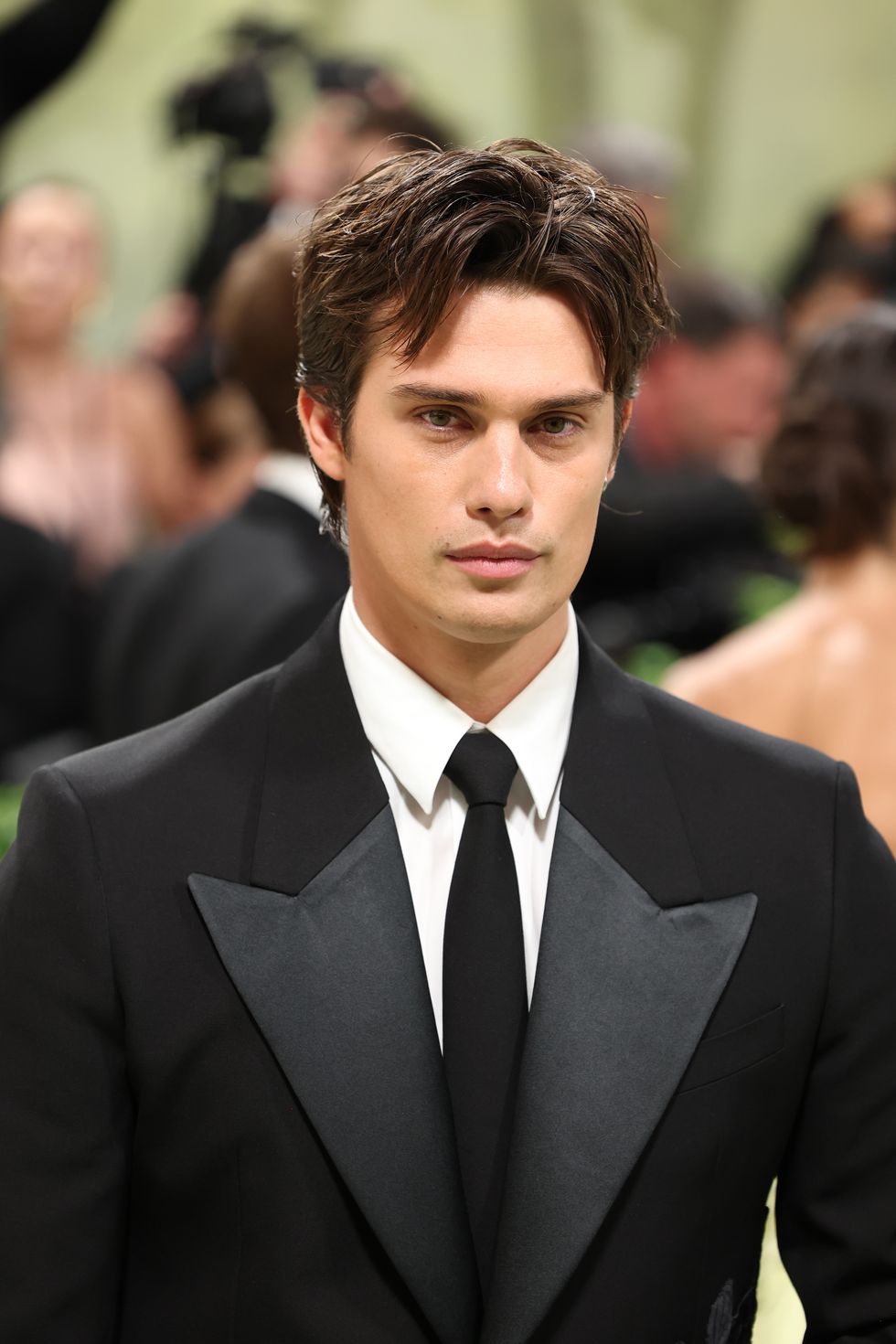 Nicholas Galitzine op het Met Gala van 2024