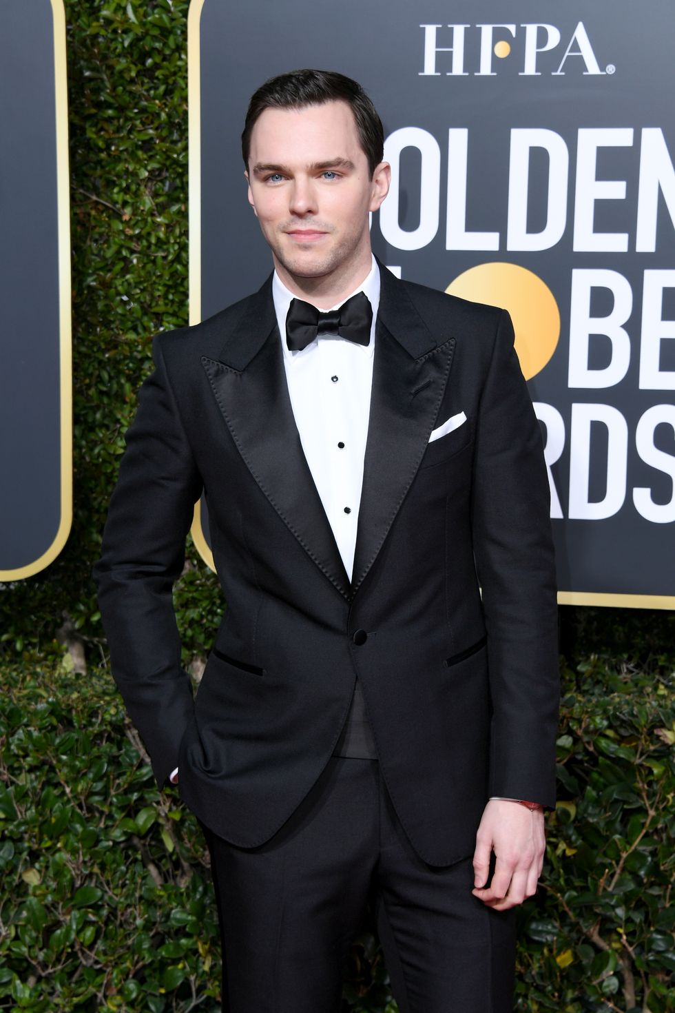 nicholas hoult at the golden globes in 2019