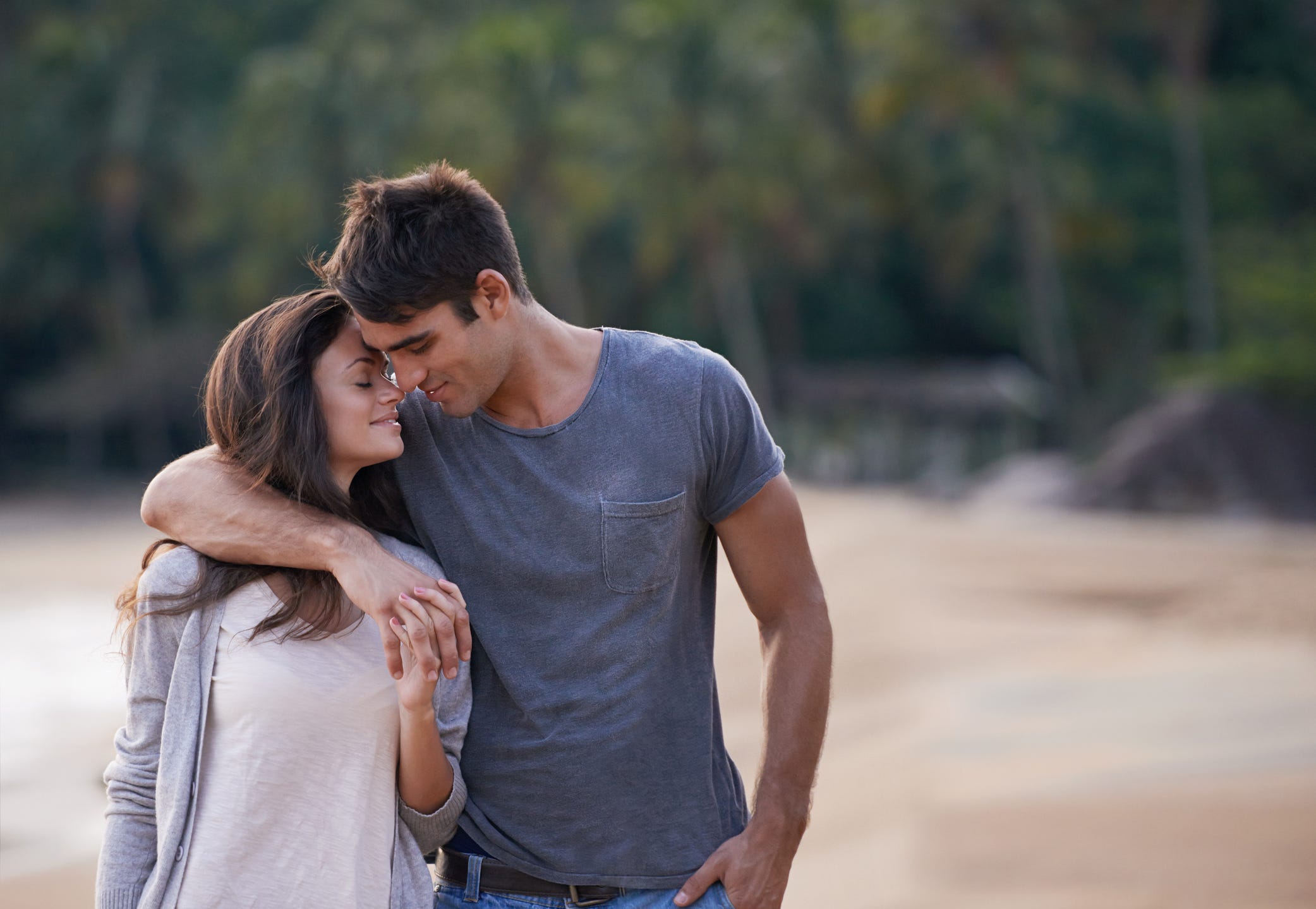nicknames-for-girlfriend-couple-on-beach-65809e0ee3444.jpg?crop=0.9211073771803489xw:1xh;center,top\u0026resize=1200:*