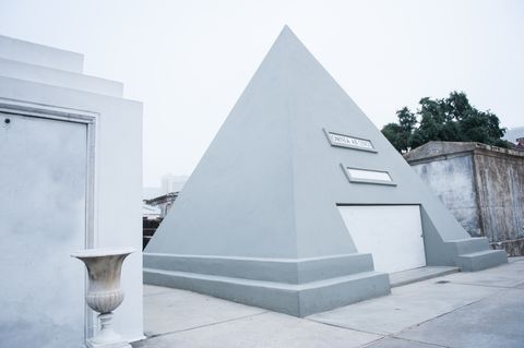 nicolas cage's tomb, reserved at st louis cemetery