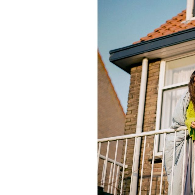 nicole huisman op het balkon van haar woning in amsterdam noord