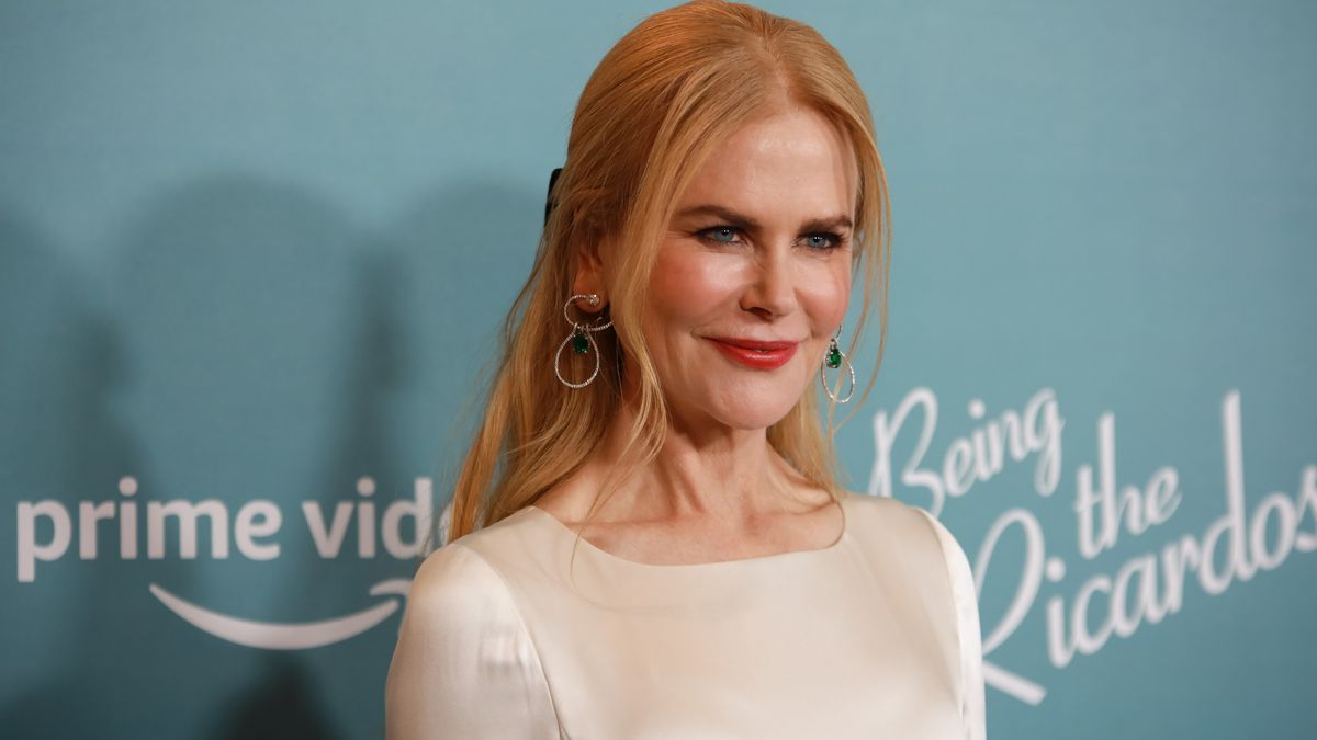 Nicole Kidman, 55, Loves Wearing This Lululemon Jacket on Neighborhood Walks